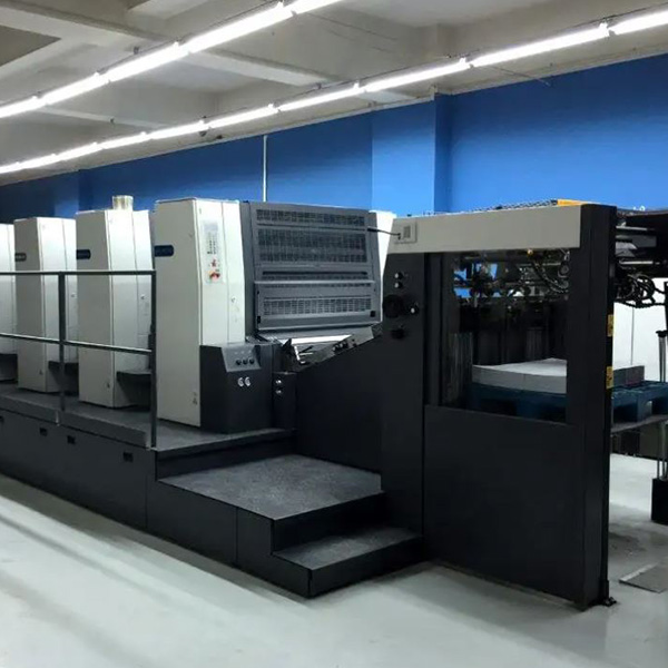 Offset Printing Machine Manager må gjøre forberedelsesarbeidet for offsettrykk